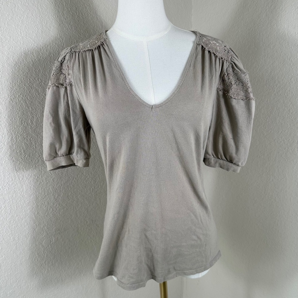 Gimmicks Top Women M Taupe Boho Lace Puff Sleeve V-Neck Cottagecore Romantic Tee